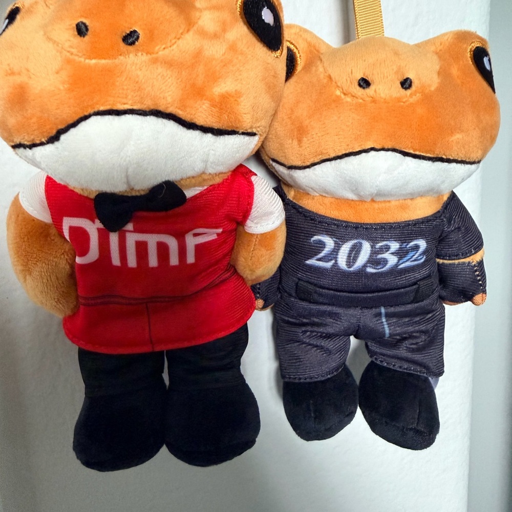 Bad Bunny Sapo Concho Red Box Oscar and Luchador